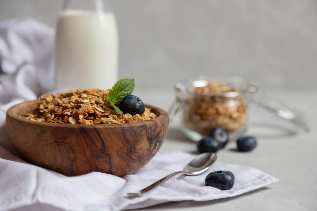 Fibre-rich breakfast bowl with yogurt and grains supporting gut health and the gut-skin axis in hormonal acne
