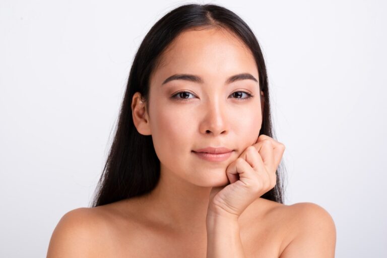 Woman with clear hydrated skin using anti-aging moisturizer for oily skin
